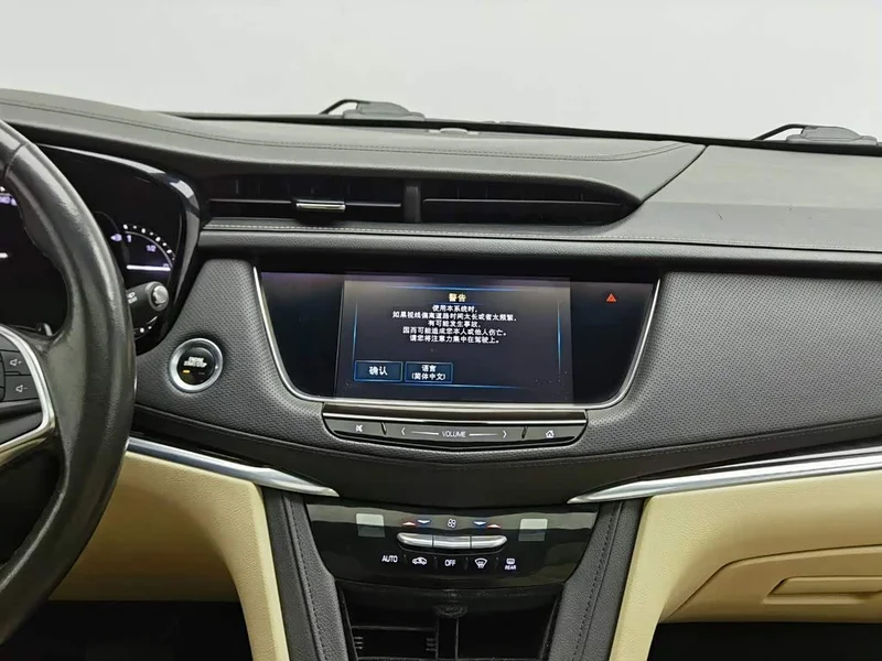 Cadillac XT5 — фото 12