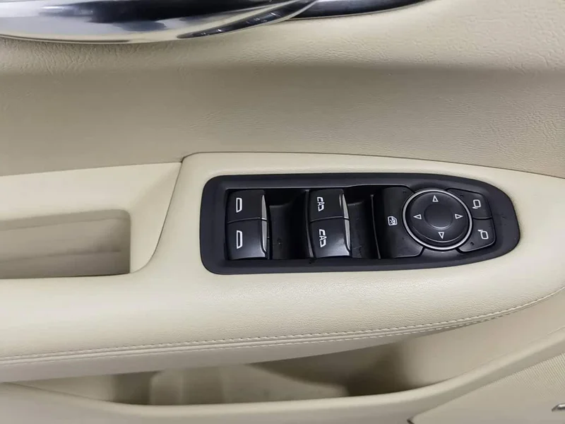 Cadillac XT5 — фото 9
