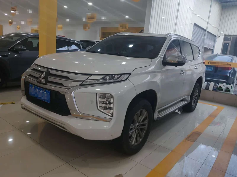Mitsubishi Pajero (Imported) — фото 1