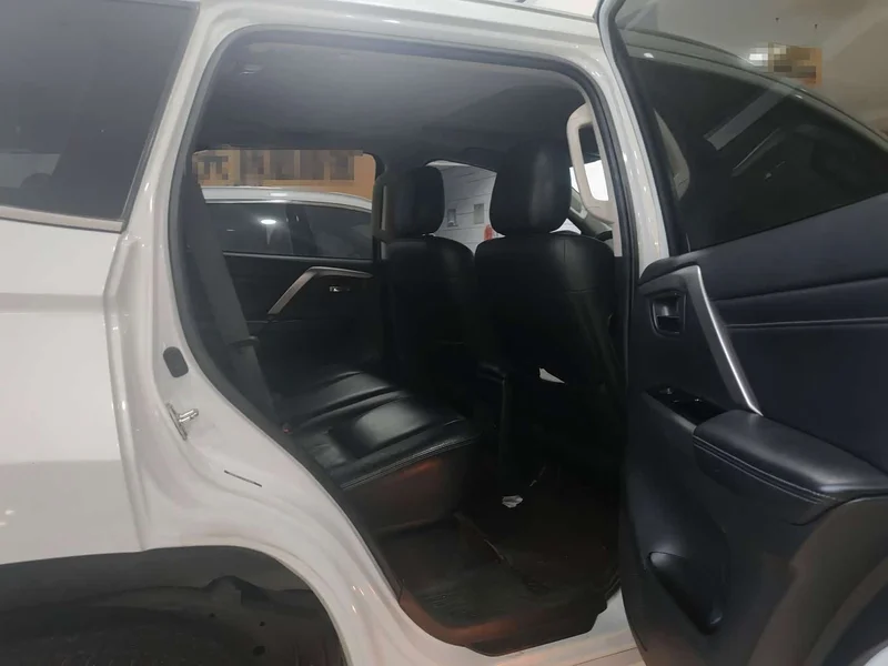 Mitsubishi Pajero (Imported) — фото 10