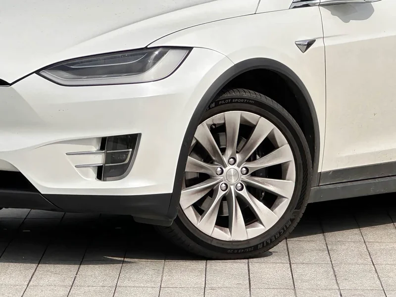 Tesla Model X — фото 3