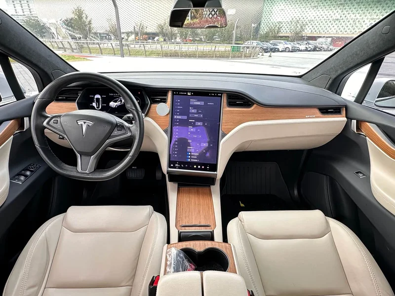 Tesla Model X — фото 7