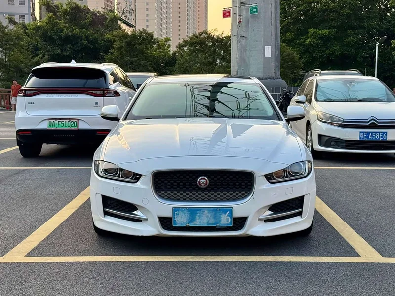 Jaguar XE — фото 3