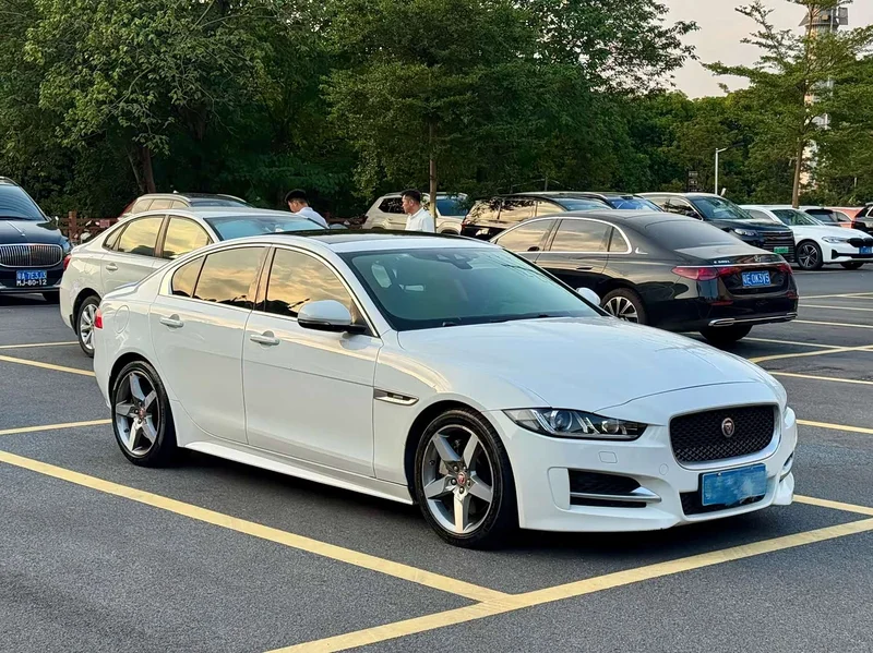 Jaguar XE — фото 4