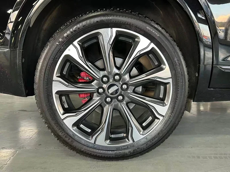 Cadillac XT5 — фото 11