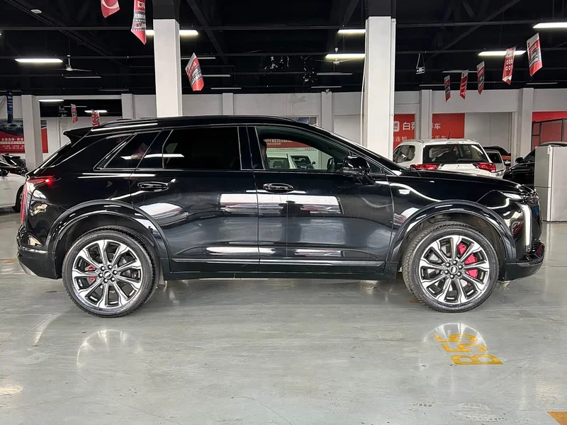 Cadillac XT5 — фото 14