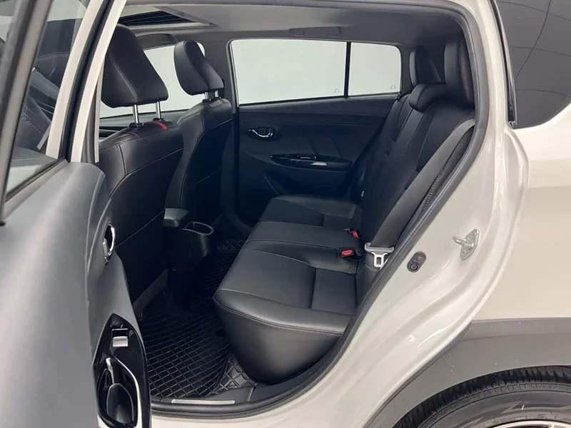 Toyota Yaris L — фото 15