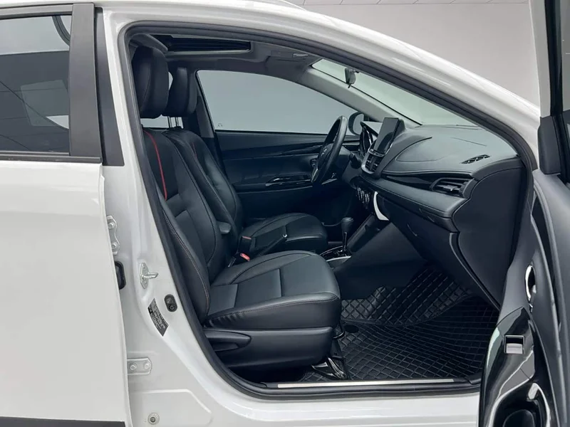 Toyota Yaris L — фото 16