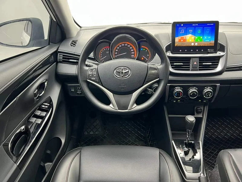 Toyota Yaris L — фото 17
