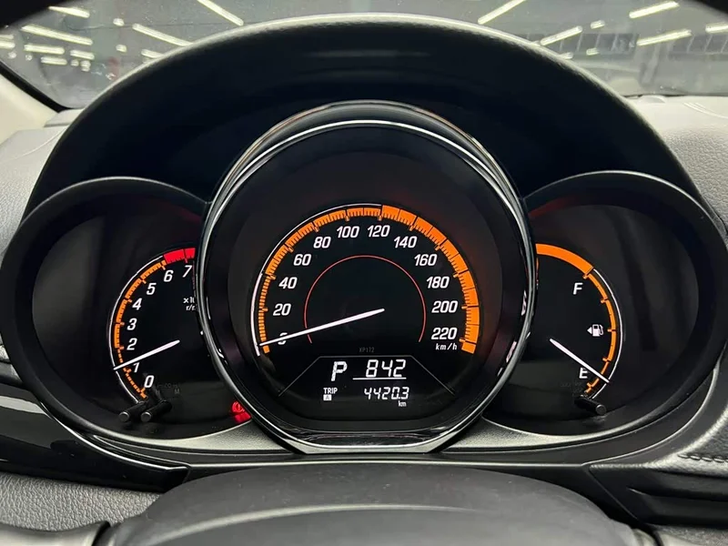 Toyota Yaris L — фото 19