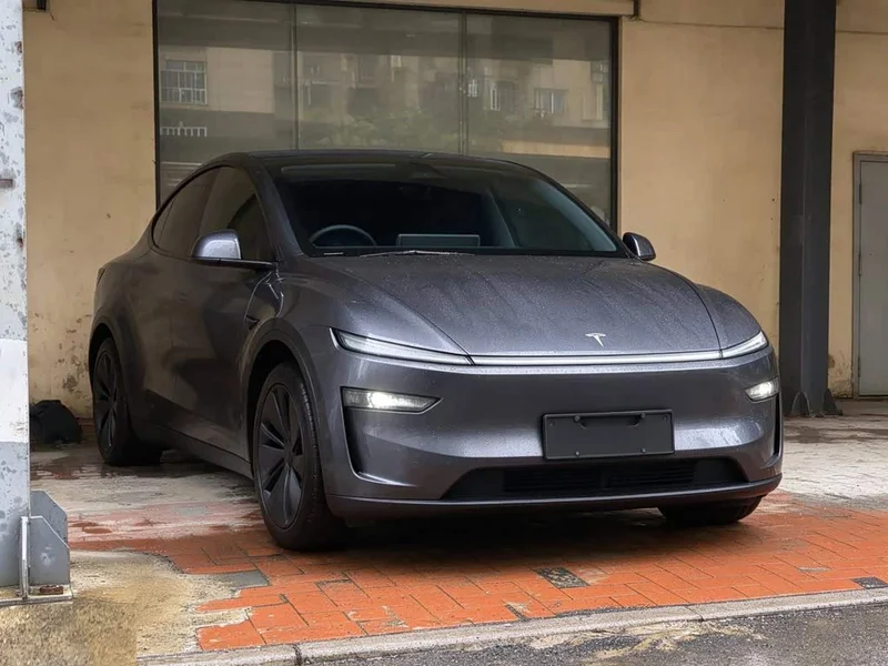 Tesla Model Y — фото 1
