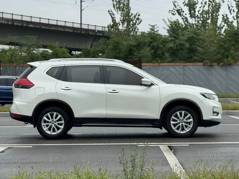 Nissan X-Trail — фото 4