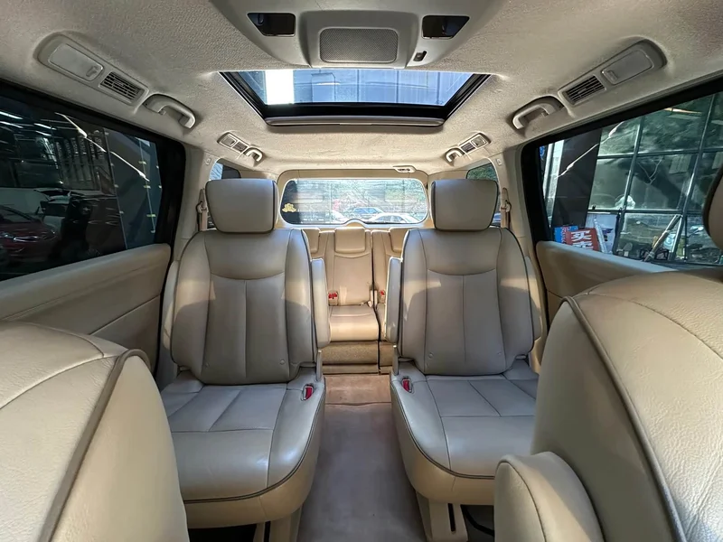 Toyota HiAce GranCabin — фото 11