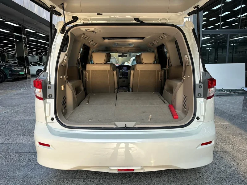 Toyota HiAce GranCabin — фото 12