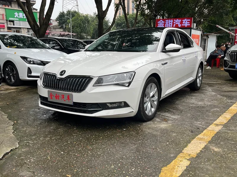 Skoda Superb — фото 1