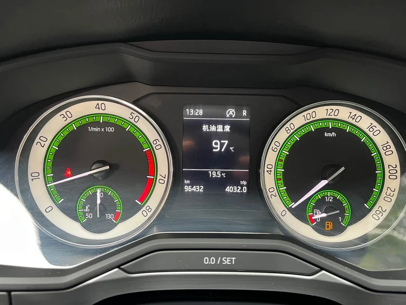 Skoda Superb — фото 14