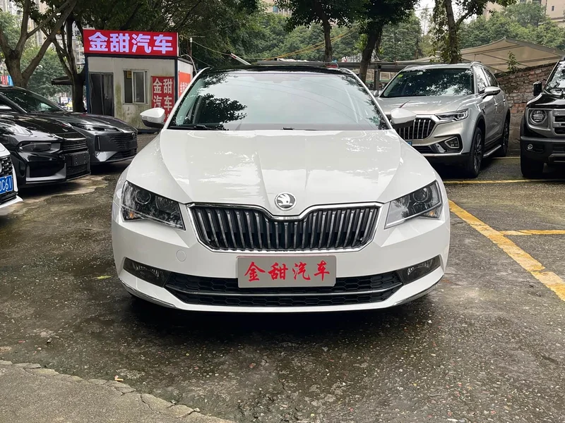 Skoda Superb — фото 2