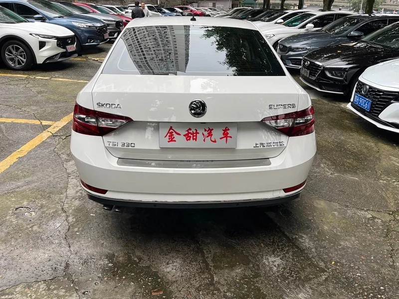 Skoda Superb — фото 5