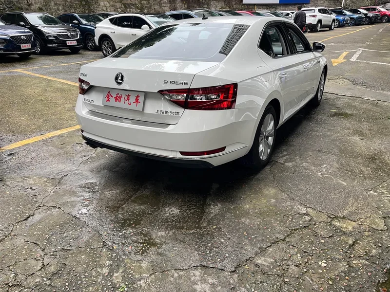 Skoda Superb — фото 6
