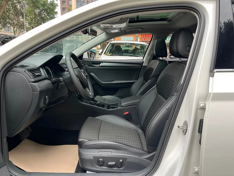 Skoda Superb — фото 9
