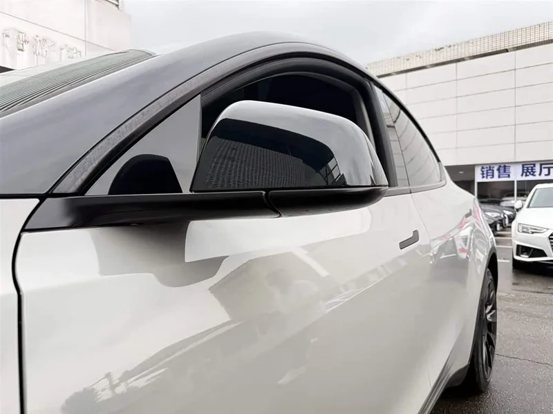 Tesla Model Y — фото 12