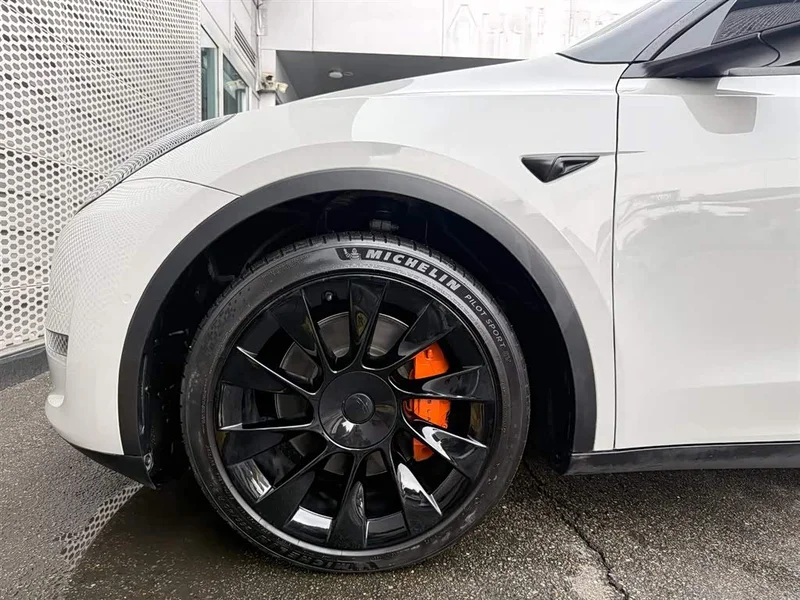 Tesla Model Y — фото 18