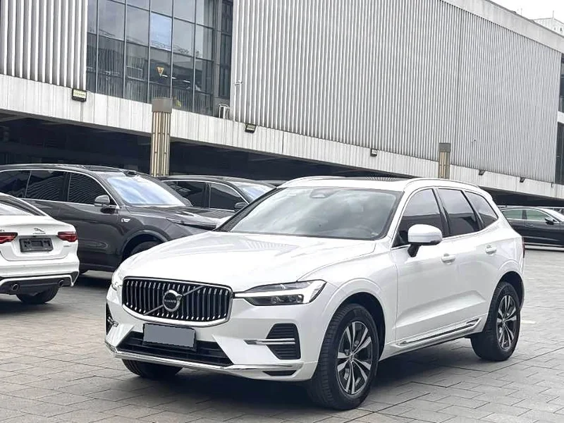 Volvo XC60 — фото 1
