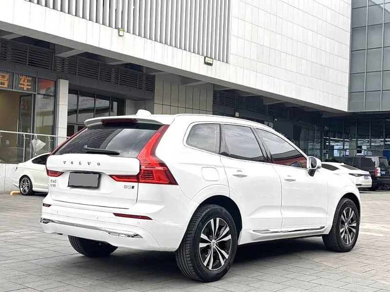 Volvo XC60 — фото 7