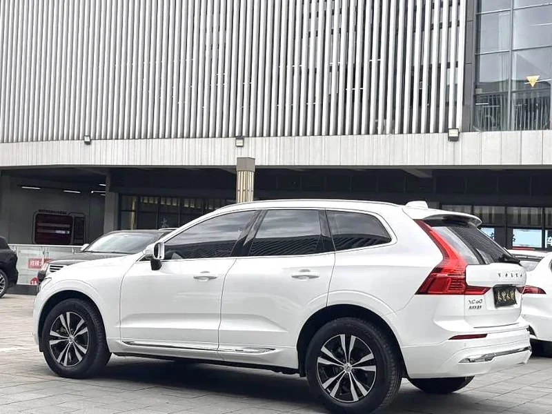 Volvo XC60 — фото 9