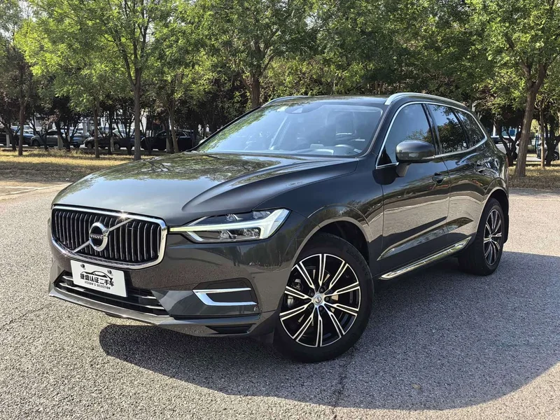 Volvo XC60 — фото 1