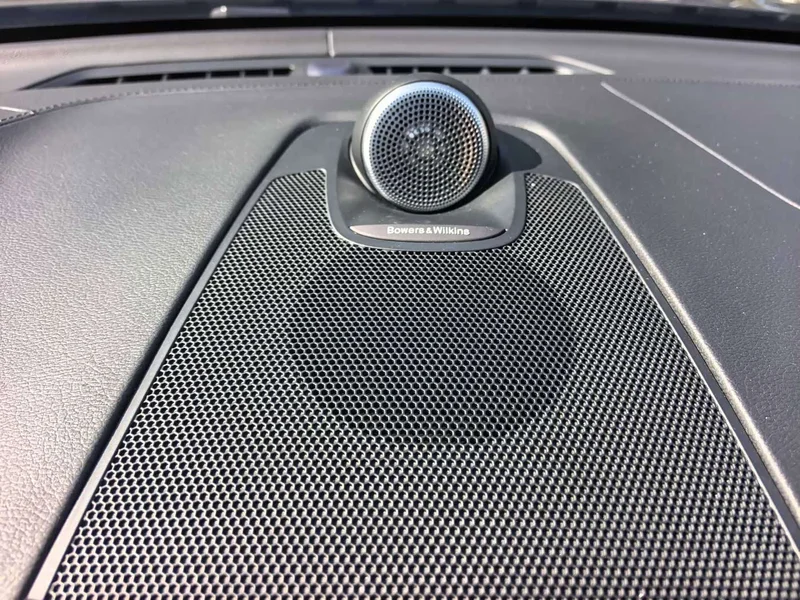 Volvo XC60 — фото 12