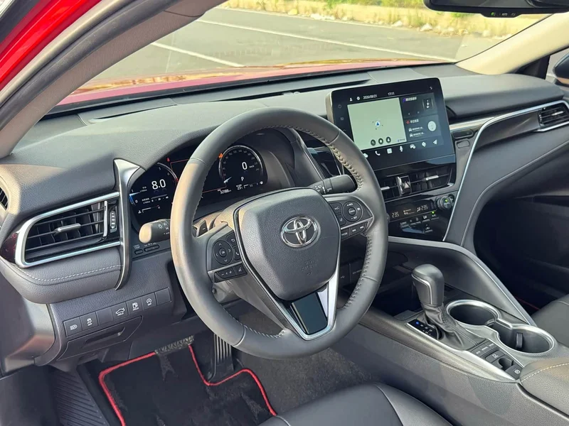 Toyota Camry — фото 17