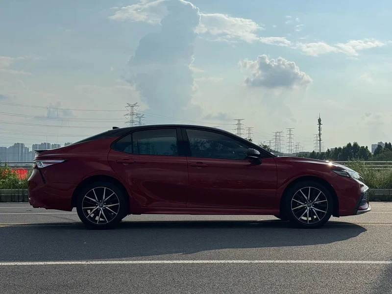 Toyota Camry — фото 7