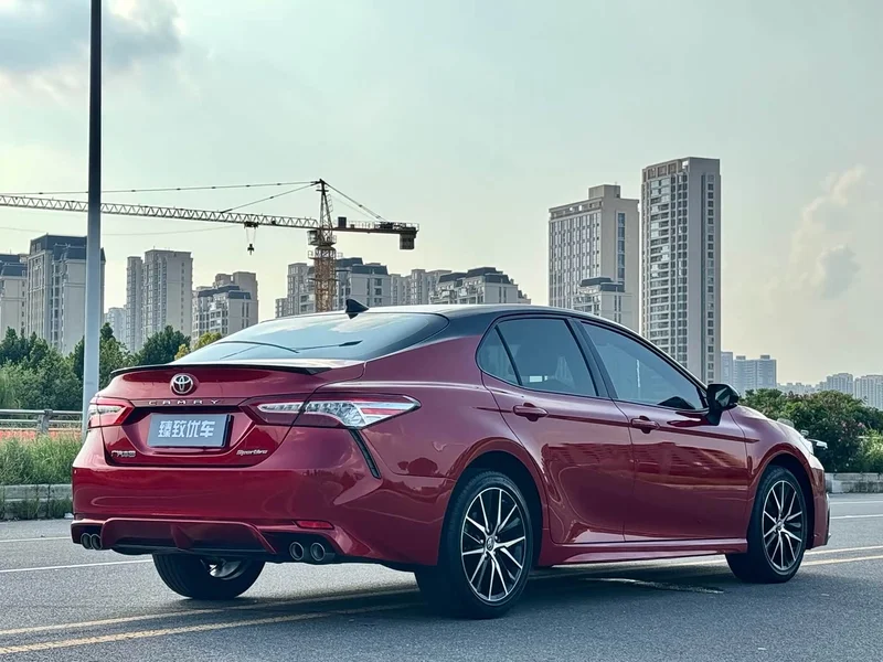 Toyota Camry — фото 10