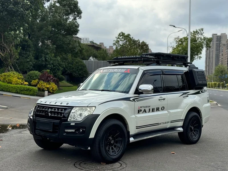 Mitsubishi Pajero (Imported) — фото 1