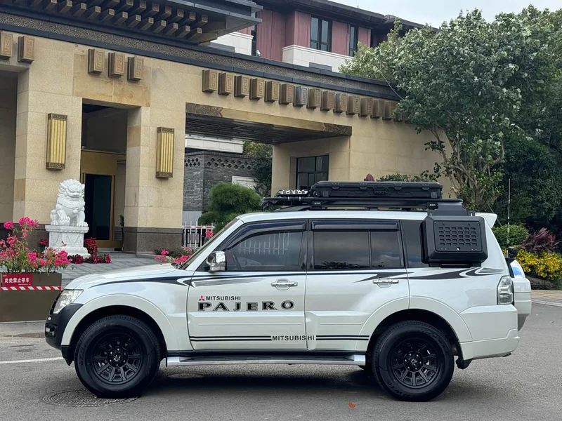 Mitsubishi Pajero (Imported) — фото 11