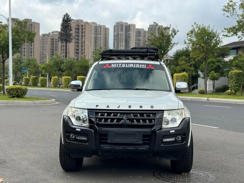 Mitsubishi Pajero (Imported) — фото 2