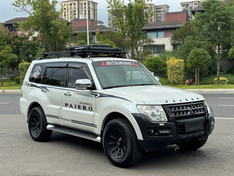 Mitsubishi Pajero (Imported) — фото 3