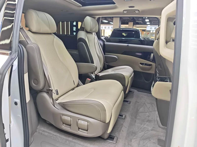 Kia Carnival — фото 12