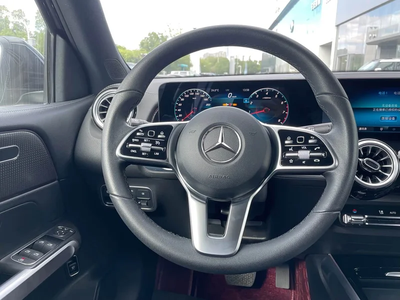 Mercedes-Benz GLB — фото 10