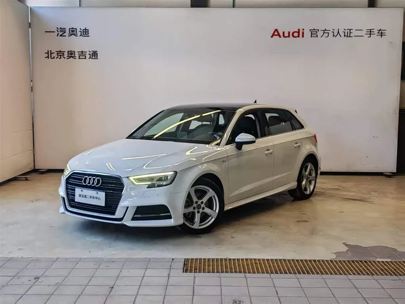Audi A3 — фото 1