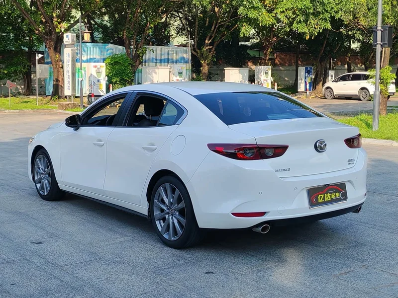 Mazda 3 Axela — фото 31