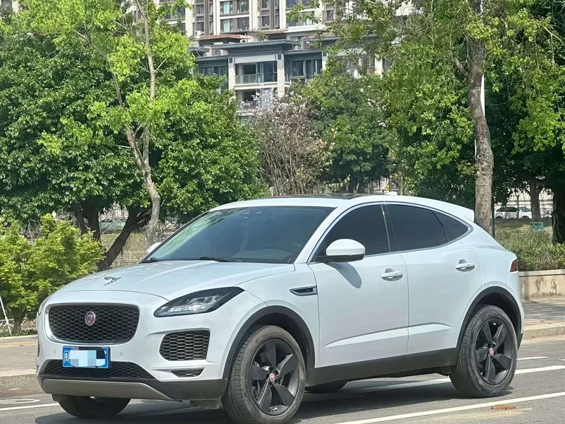 Jaguar E-PACE — фото 1
