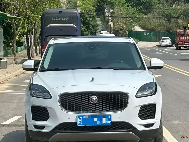 Jaguar E-PACE — фото 2