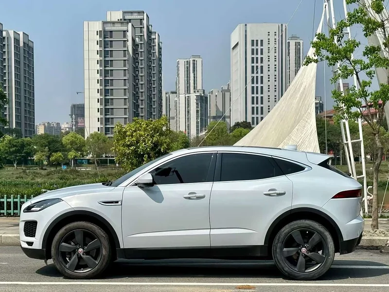 Jaguar E-PACE — фото 3