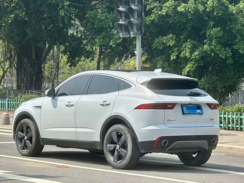 Jaguar E-PACE — фото 4