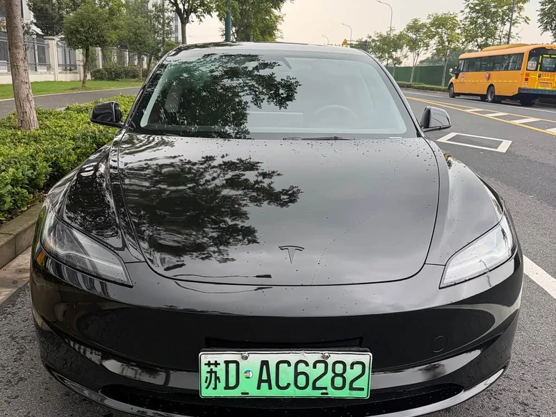 Tesla Model 3 — фото 1