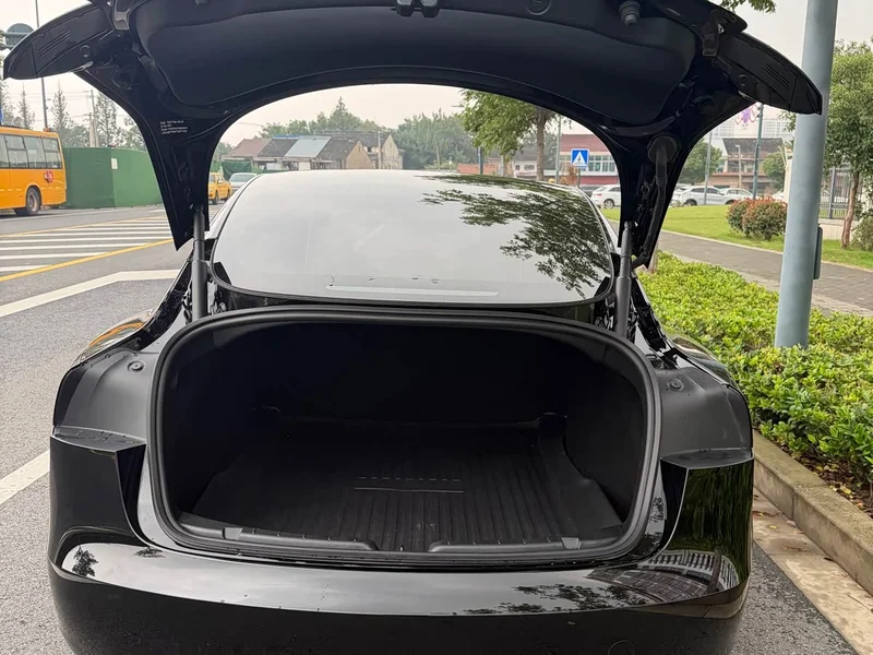 Tesla Model 3 — фото 11