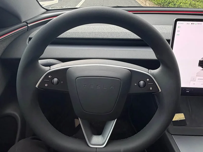 Tesla Model 3 — фото 14