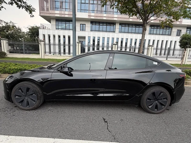 Tesla Model 3 — фото 4